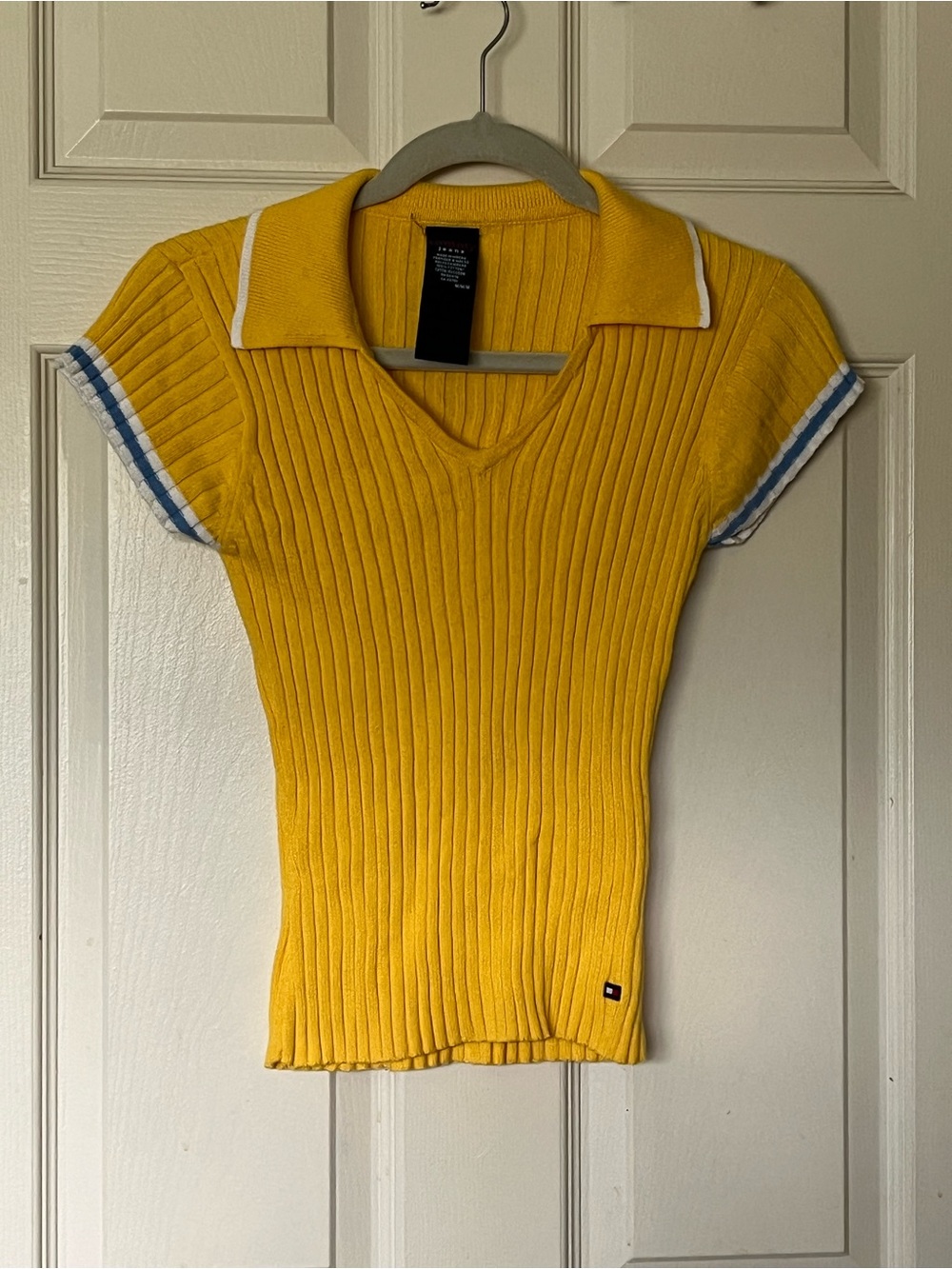 Y2K 90’s Tommy Hilfiger Women’s M Cotton Ribbed V-neck Top with Contrast Trim